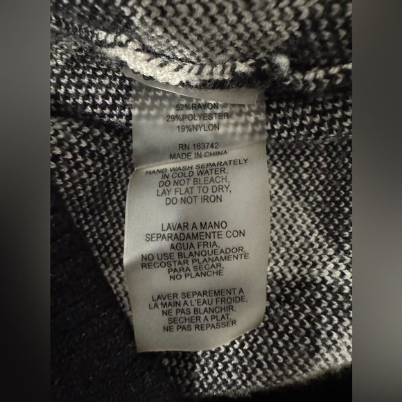 Sioni Black and White Abstract Heart Pattern Cardigan Sweater Size small/medium - Picture 7 of 8